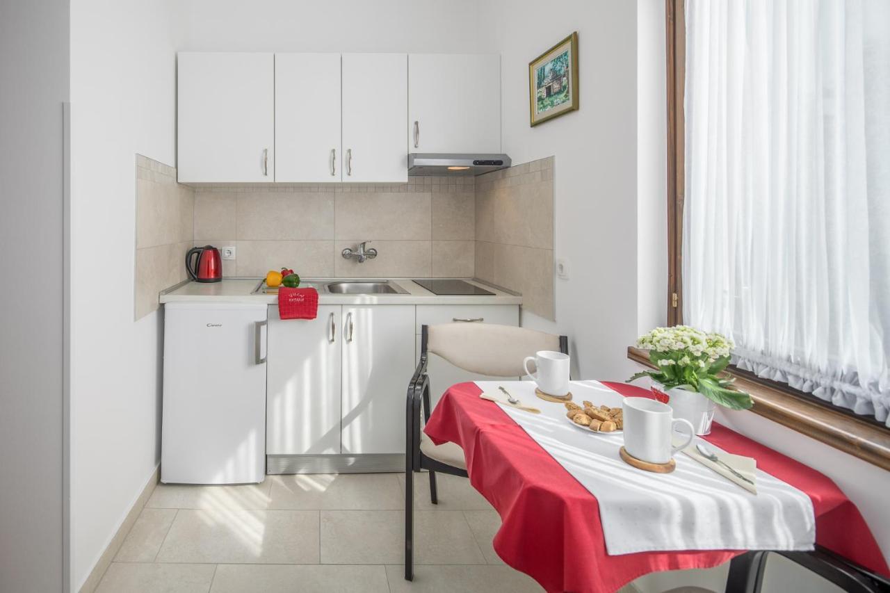 Apartments Villa Katana Porec Esterno foto