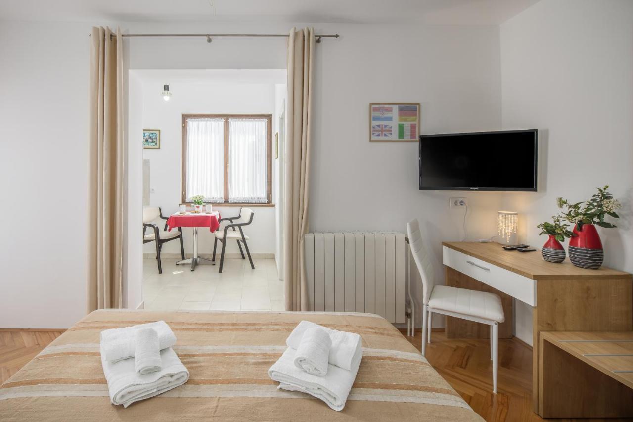 Apartments Villa Katana Porec Esterno foto