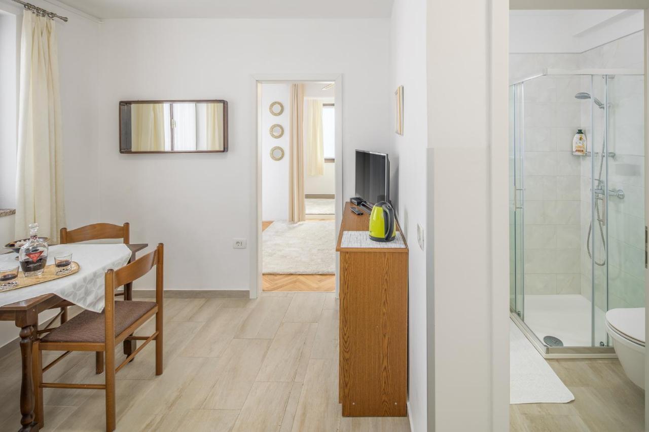Apartments Villa Katana Porec Esterno foto