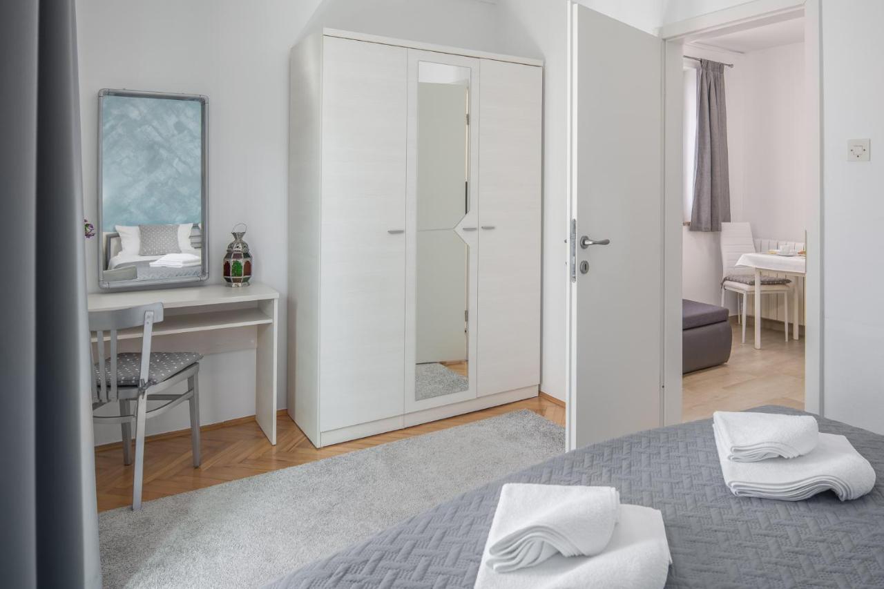 Apartments Villa Katana Porec Esterno foto